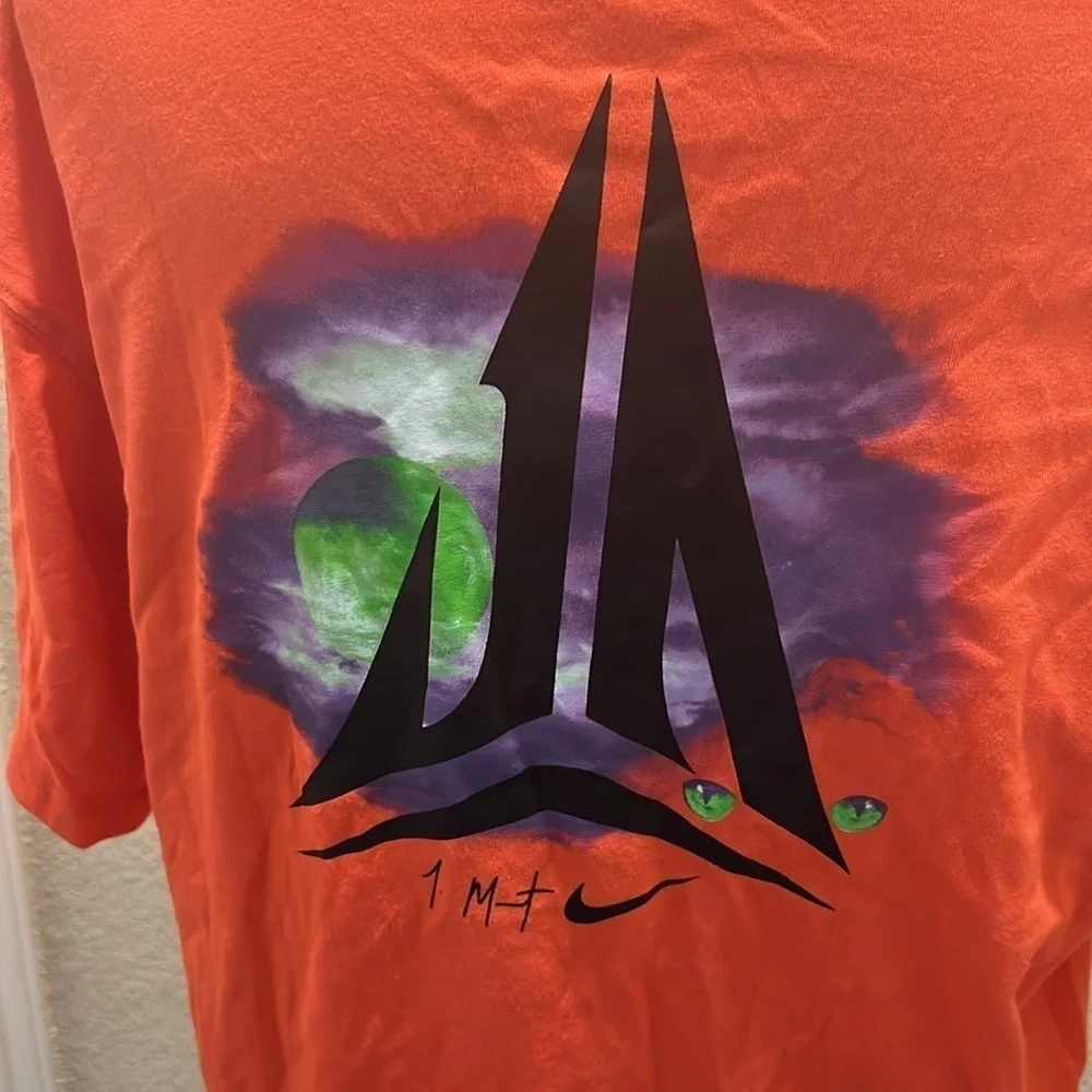 Nike Graphic Tee NWOT Nike tee LOOSE FIT
